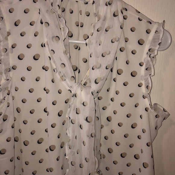 Small short sleeve blouse with scarf collar. Sm. - Picture 5 of 5